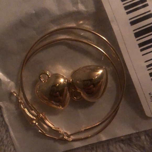 Heart earring lot never been opened - Picture 2 of 5